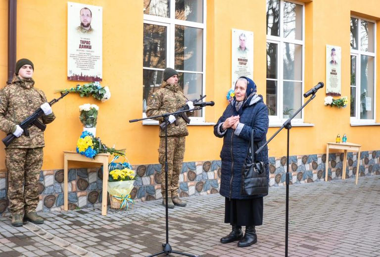У Франківську вшанували памʼять полеглого воїна Тараса Даниша 11 467148819 1157168489312739 6786193941041346316 n