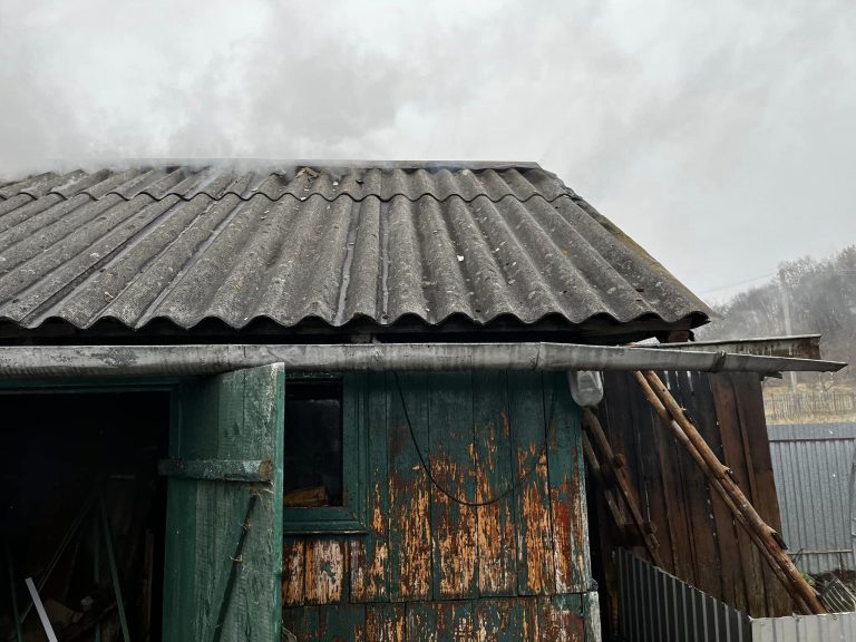 У Старих Богородчанах горіла господарська будівля (ФОТО) 6 У Старих Богородчанах горіла господарська будівля (ФОТО)
