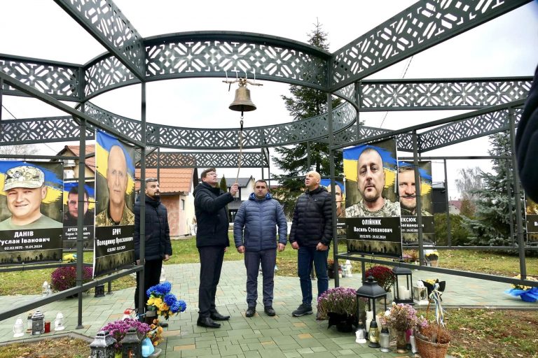 У Голині на Калущині щодня лунатиме дзвін пам'яті за полеглими у війні односельцями 6 У Голині на Калущині щодня лунатиме дзвін пам'яті за полеглими у війні односельцями