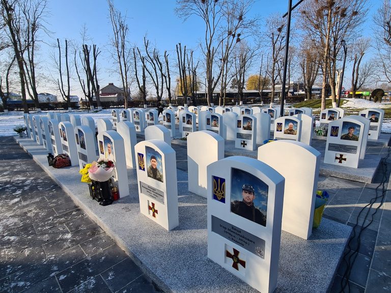 У Снятині відкрили Алею Слави полеглих захисників громади (ФОТО)
