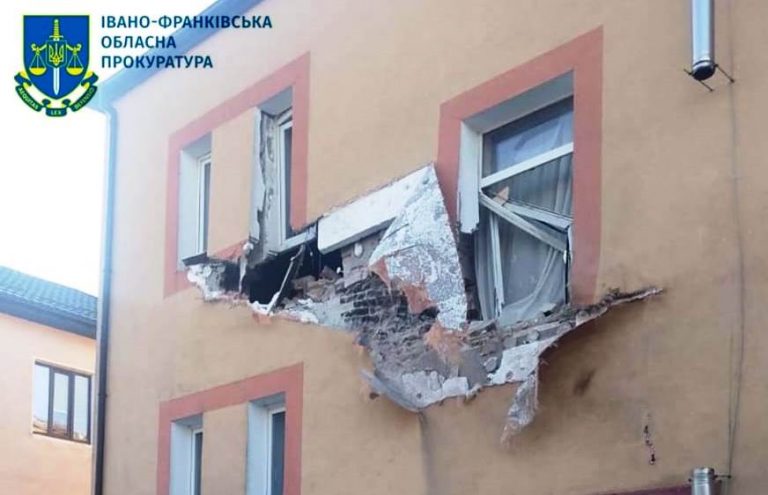 Наслідки атаки на Прикарпаття: десятки пошкоджених будинків та лінії електропередач 2 468529080 605637508476867 562458476316982217 n 1