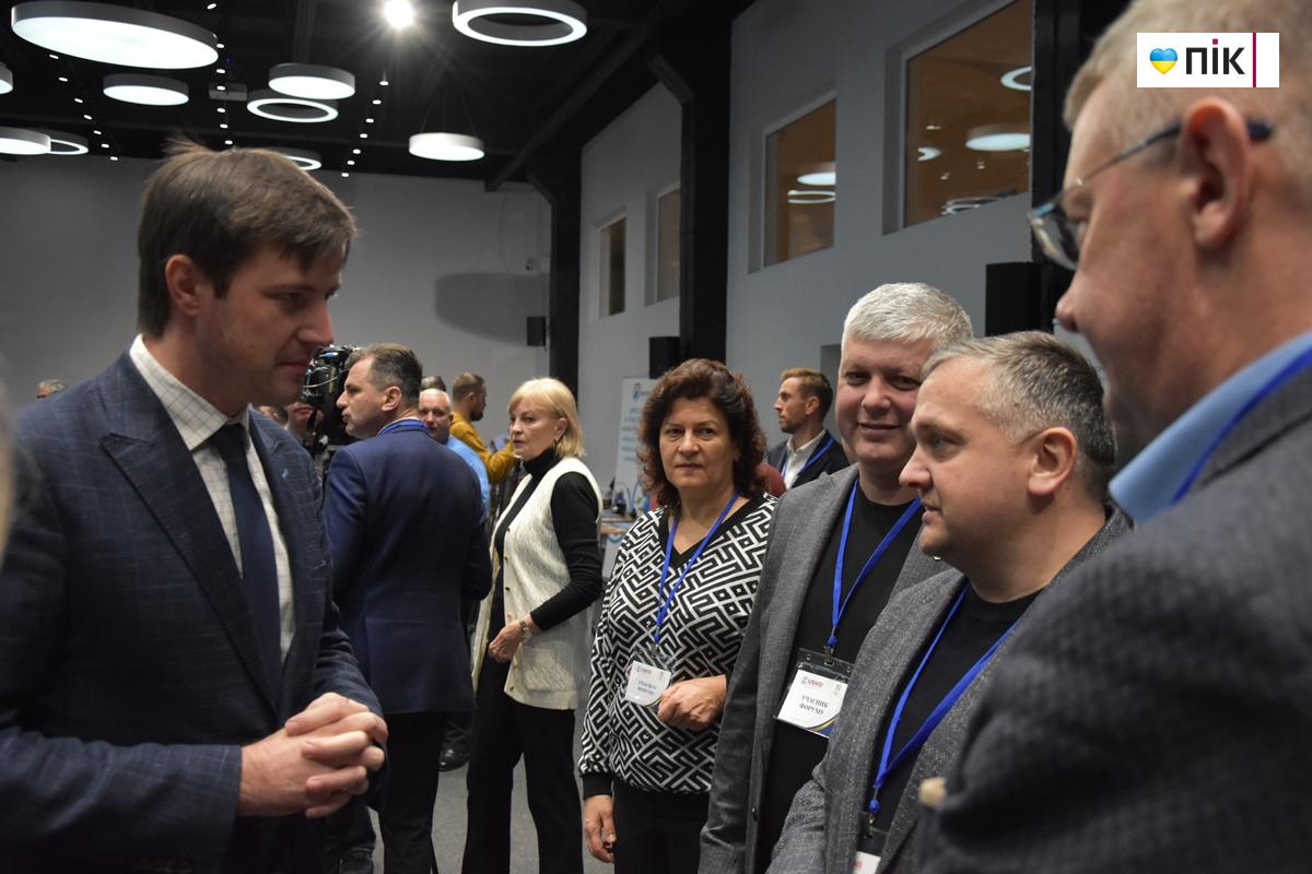 Що відбувається з українським експортом: обговорили представники бізнесу та влади у Франківську (ФОТО) 4 DSC 0032