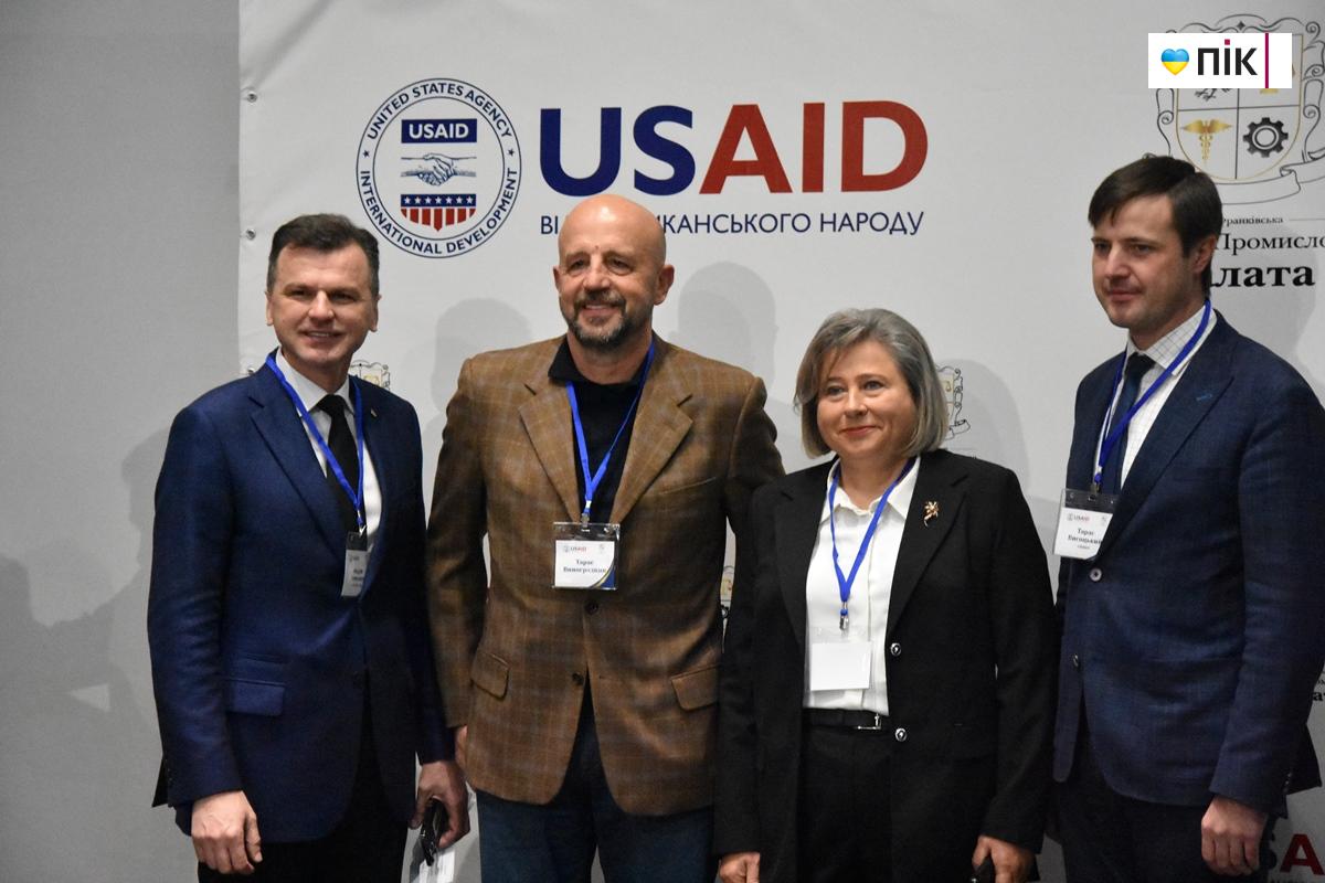 Що відбувається з українським експортом: обговорили представники бізнесу та влади у Франківську (ФОТО) 12 DSC 0073