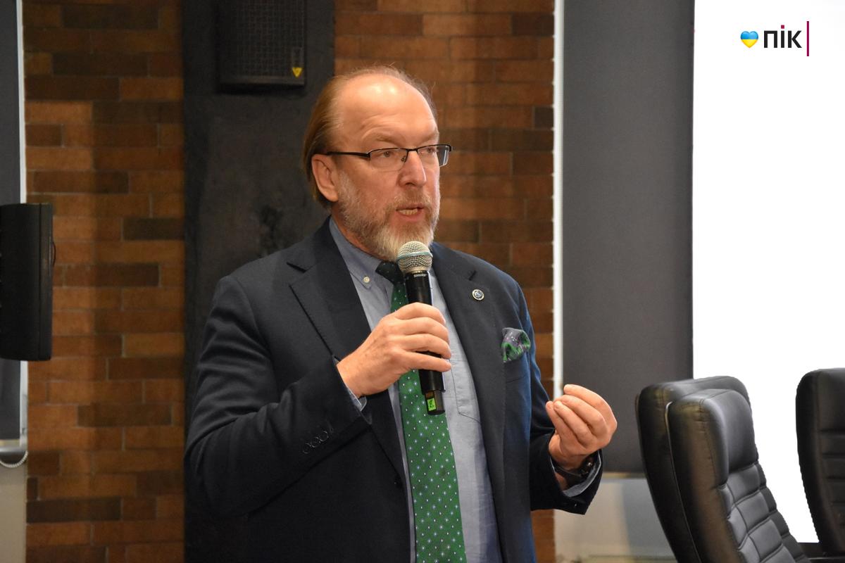 Що відбувається з українським експортом: обговорили представники бізнесу та влади у Франківську (ФОТО) 26 DSC 0170