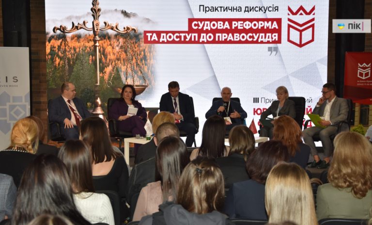 Суспільство зараз вимагає ефективного правосуддя: у Франківську відбувся юридичний форум (ФОТО)