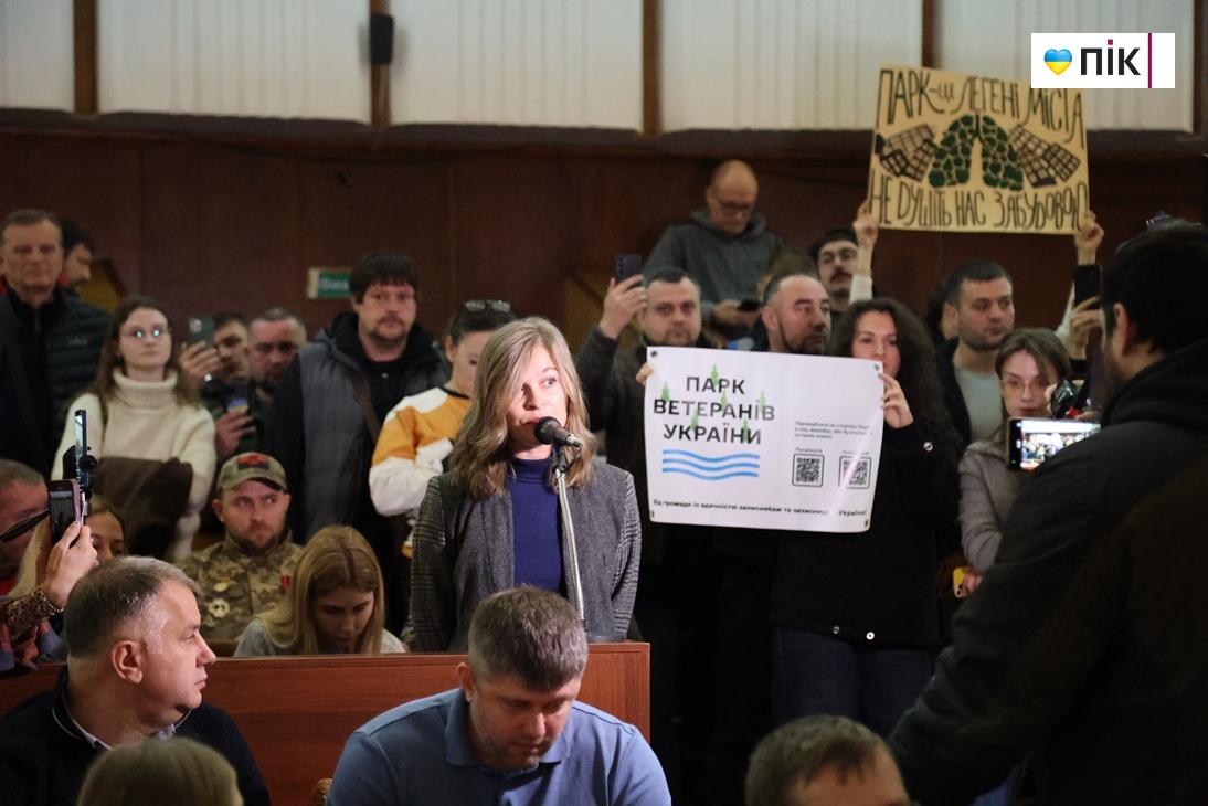 Депутати скасували будівництво реабілітаційного центру біля озера у Франківську (ФОТО, ВІДЕО) 4 IMG 0503