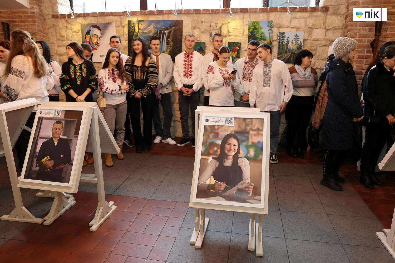 Люди Прикарпаття: фотовиставка «Моє майбутнє - майбутнє України» (ФОТО) 2 IMG 1944 2