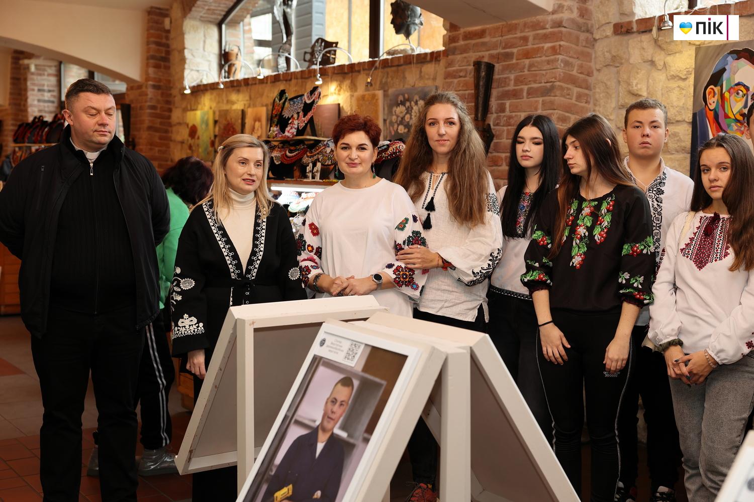 Люди Прикарпаття: фотовиставка «Моє майбутнє - майбутнє України» (ФОТО) 6 IMG 1948 2