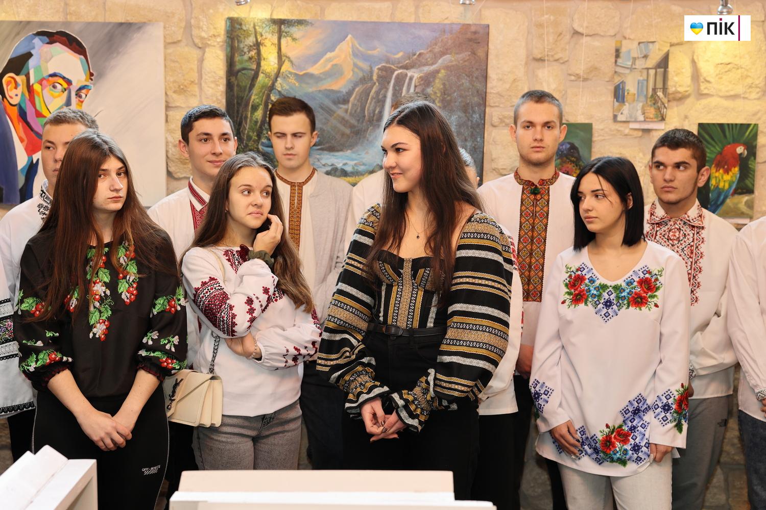 Люди Прикарпаття: фотовиставка «Моє майбутнє - майбутнє України» (ФОТО) 10 IMG 2013 2