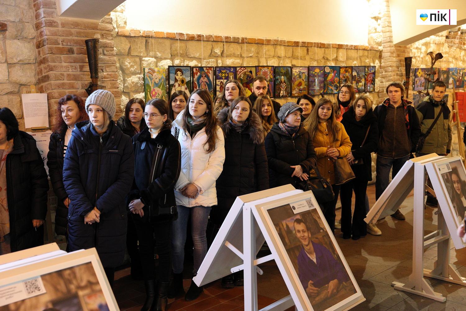 Люди Прикарпаття: фотовиставка «Моє майбутнє - майбутнє України» (ФОТО) 12 IMG 2016 2