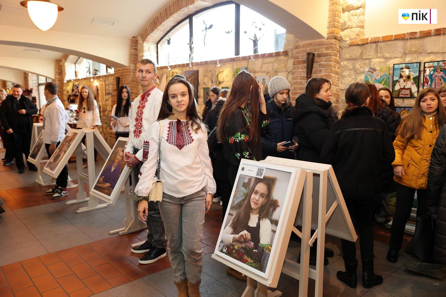 Люди Прикарпаття: фотовиставка «Моє майбутнє - майбутнє України» (ФОТО) 4 IMG 2178 2