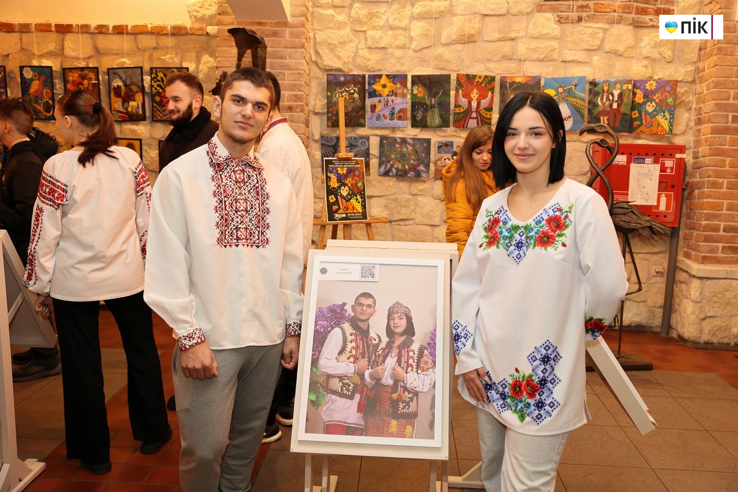 Люди Прикарпаття: фотовиставка «Моє майбутнє - майбутнє України» (ФОТО) 5 IMG 2180 2