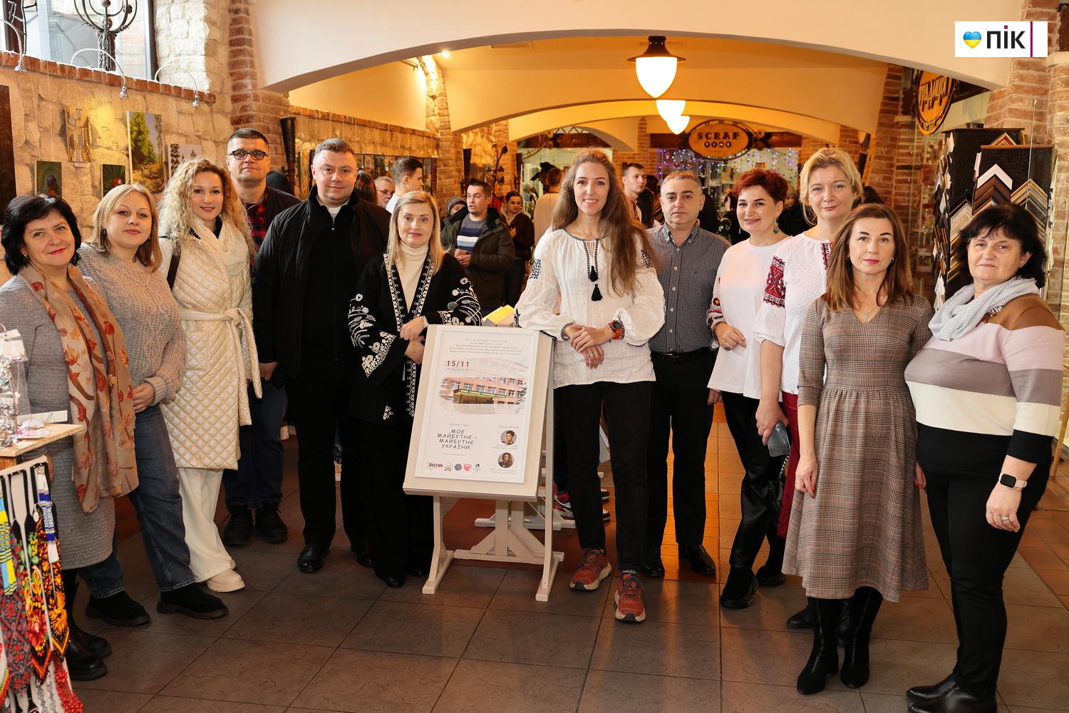 Люди Прикарпаття: фотовиставка «Моє майбутнє - майбутнє України» (ФОТО) 9 IMG 2197 2