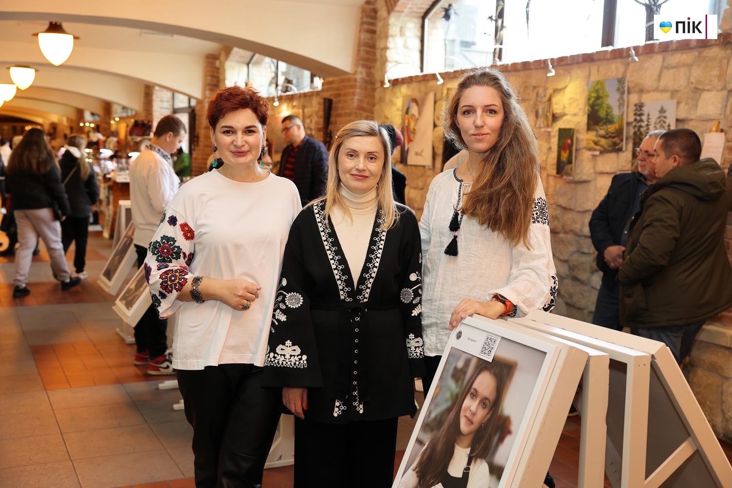 Люди Прикарпаття: фотовиставка «Моє майбутнє - майбутнє України» (ФОТО) 8 IMG 2201 2