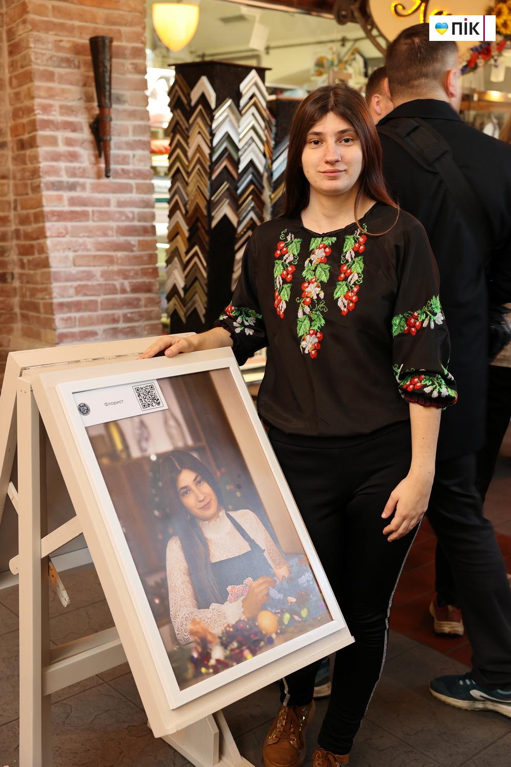 Люди Прикарпаття: фотовиставка «Моє майбутнє - майбутнє України» (ФОТО) 19 IMG 2222 2