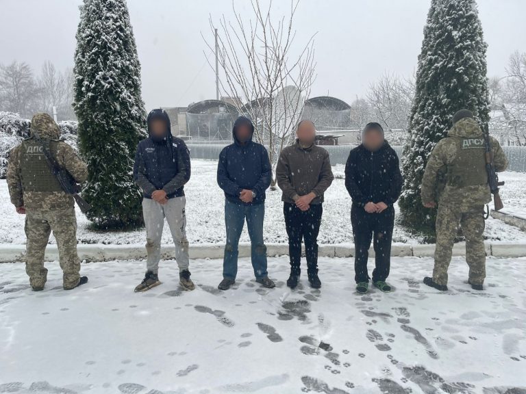 Прикарпатець та ще троє утікачів намагалися переплисти повноводну Тису (ФОТО, ВІДЕО) 2 WhatsApp Image 2024 11 23 at 11.41.02 AM