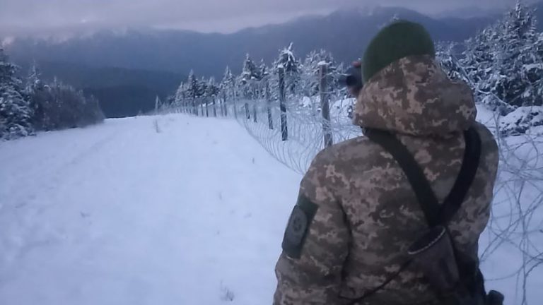 На кордоні затримали трьох прикарпатців, які прямували до Румунії (ФОТО) 10 facebook com zahidnuy kordon 29de53ad260ec12e22152488184ed1a2 1200x675