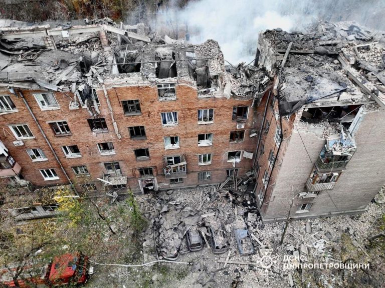 Окупанти вдарили по багатоповерхівці у Кривому Розі: є постраждалі, серед них діти (ФОТО) 5 photo 2024 11 11 12 11 57