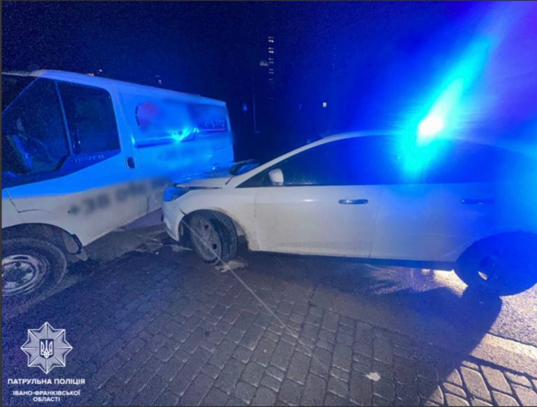 У Франківську на "Позитроні" патрульні ганялися за п'яним водієм (ФОТОФАКТ) 4 photo 2024 11 19 17 10 05