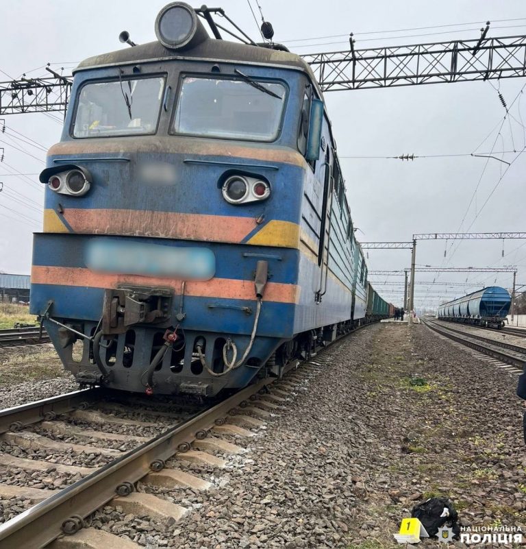 Вантажний потяг "Львів-Здолбунів" на смерть збив жінку: що відомо (ФОТО) 6 154dc30d6e8ba6b86a07be449db0f26d