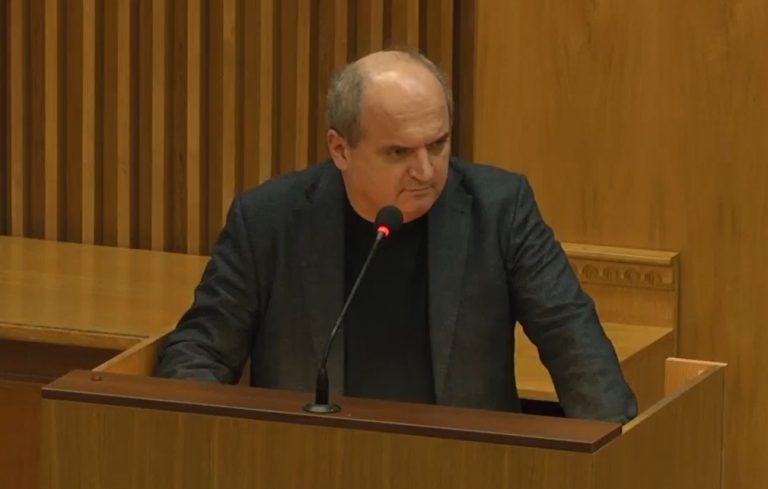 3419088 usi ukrayintsi otrimayut po 900 griven na pridbannya knizhok prezident pidpisav zakon12