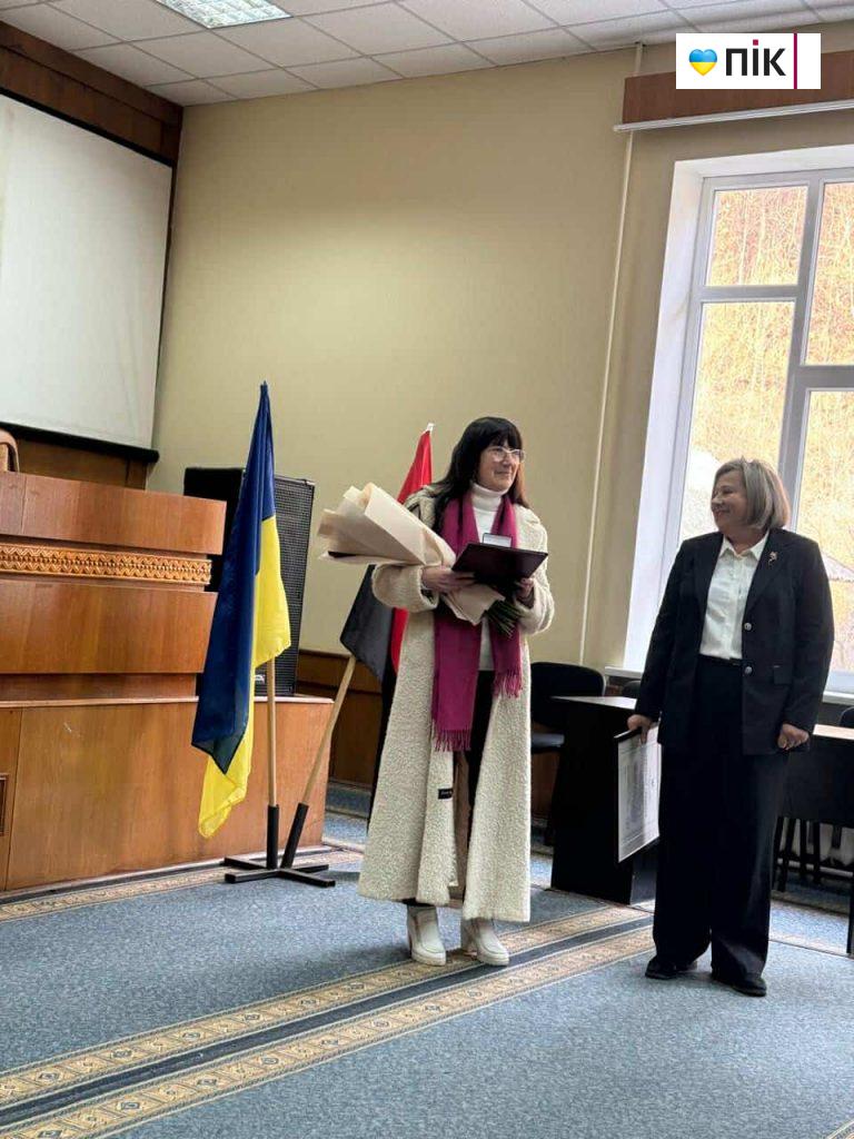Майстриня кераміки з Косівщини отримала відзнаку від прем'єр-міністра України (ФОТО)