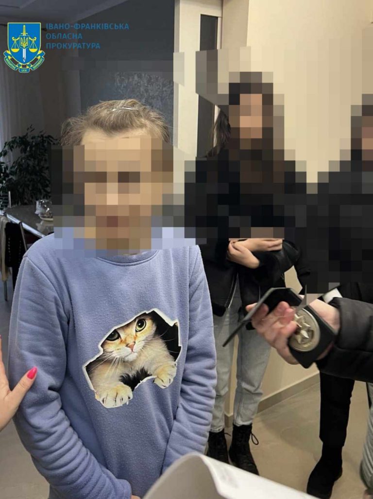 Організувала схему жінка: на Франківщині судитимуть шахраїв, які продавали неіснуючі авто