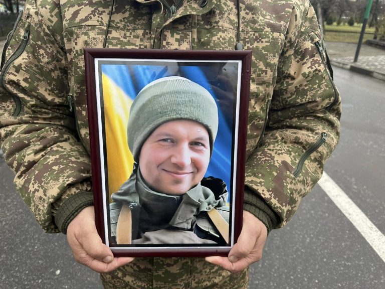 На Надвірнянщині провели в останню путь військового Назарія Тиміцького (ФОТО) 4 469013203 1024409726178223 6860799355776604876 n
