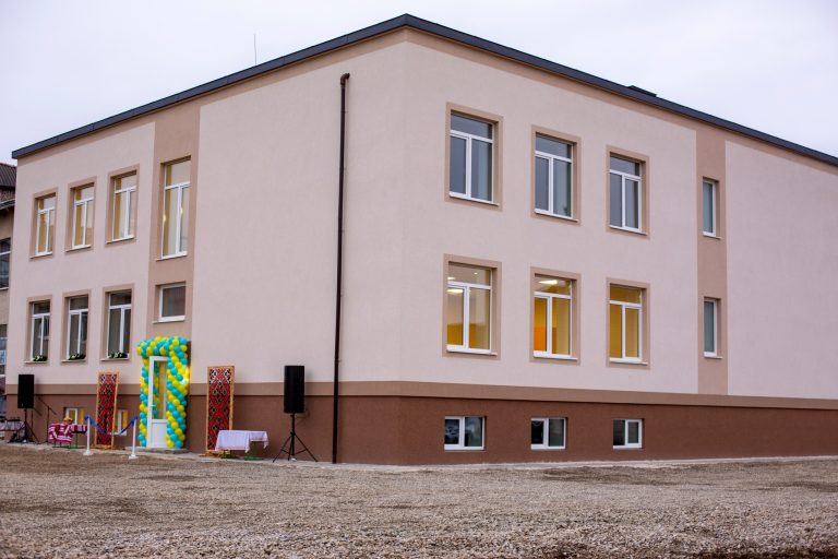 Учні зможуть навчатися в першу зміну: у Крихівцях відкрили новий корпус ліцею (ФОТО) 6 Учні зможуть навчатися в першу зміну: у Крихівцях відкрили новий корпус ліцею (ФОТО)