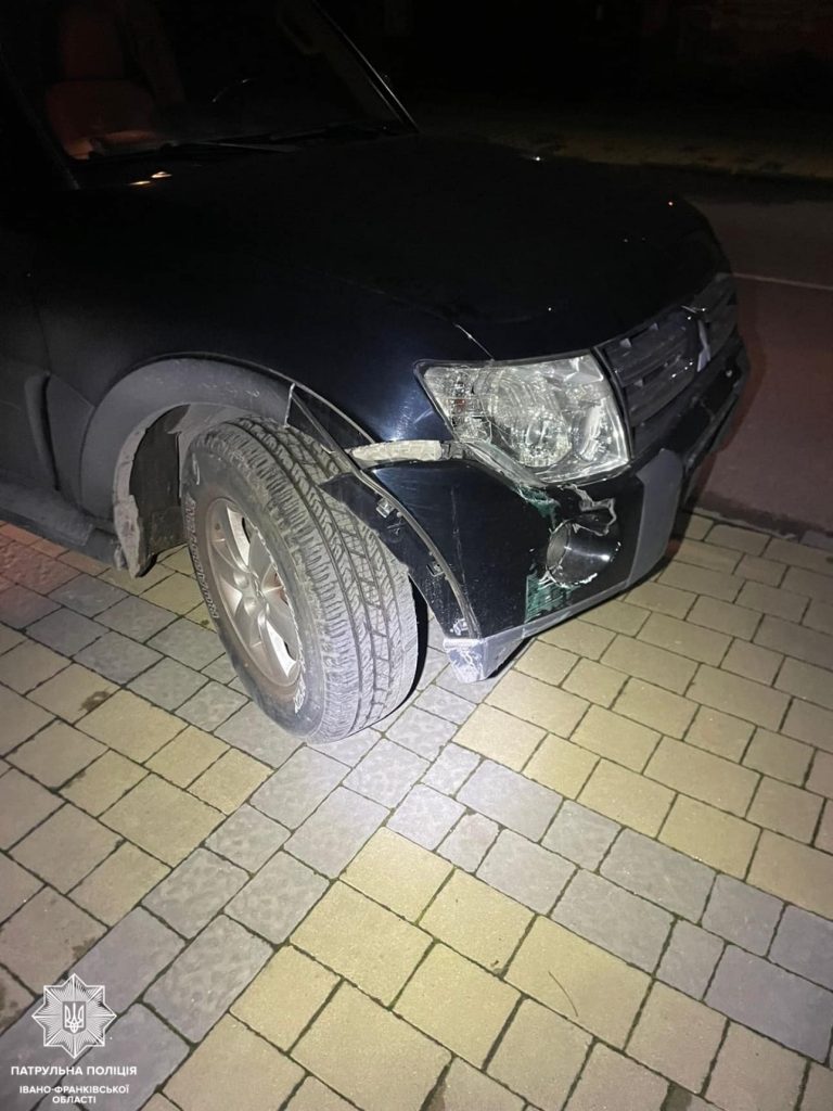 У Франківську автомобіль пошкодив дорожній знак: водійка була п'яною (ФОТО) 10 469290491 1015542857279992 4632180989436205255 n