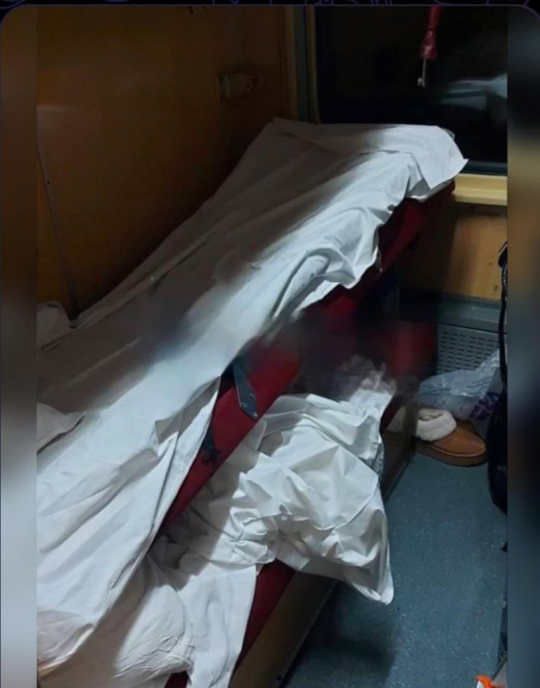 В "Укрзалізниці" пояснили чому впала поличка у потязі "Київ-Варшава" (ФОТО) 8 В "Укрзалізниці" пояснили, що чому впала поличка у потязі "Київ-Варшава" (ФОТО)