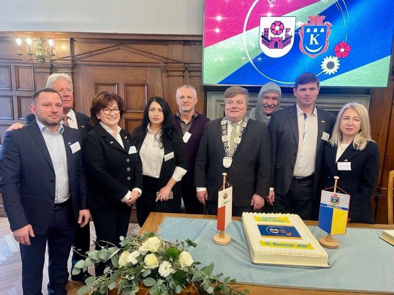 Громада німецького міста Ліппштадта передала 1,4 млн грн на потреби Калуського геріатричного центру 10 470219448 619667500584754 2284341121942869373 n