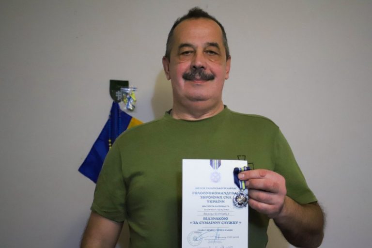 Військовий з Прикарпаття отримав відзнаку від Головнокомандувача ЗСУ (ФОТО) 7 470240522 1011262864364139 533279725550103554 n