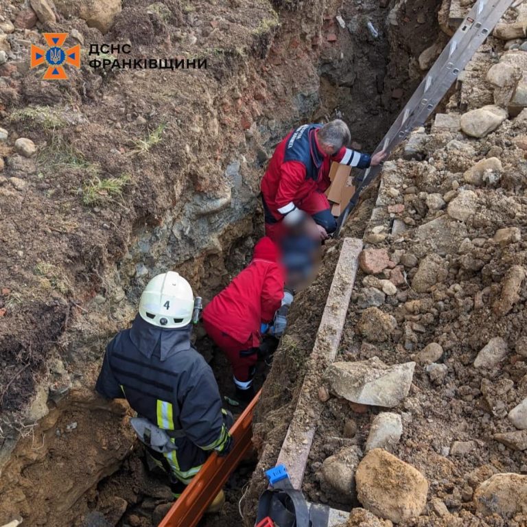 На Прикарпатті через обвал ґрунту загинув чоловік (ФОТО, ДОПОВНЕНО) 12 470602135 893389089617122 6239277691943889139 n