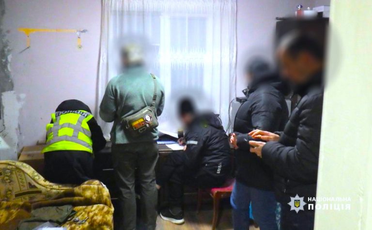 На Франківщині п'яний чоловік підірвав гранату біля дому (ФОТО)