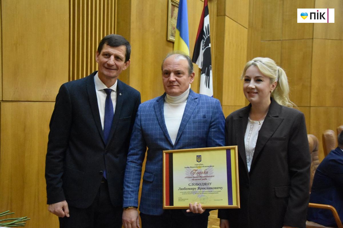 На сесії Франківської облради урочисто відзначили військових, волонтерів та депутатів (ФОТОРЕПОРТАЖ) 23 DSC 0685