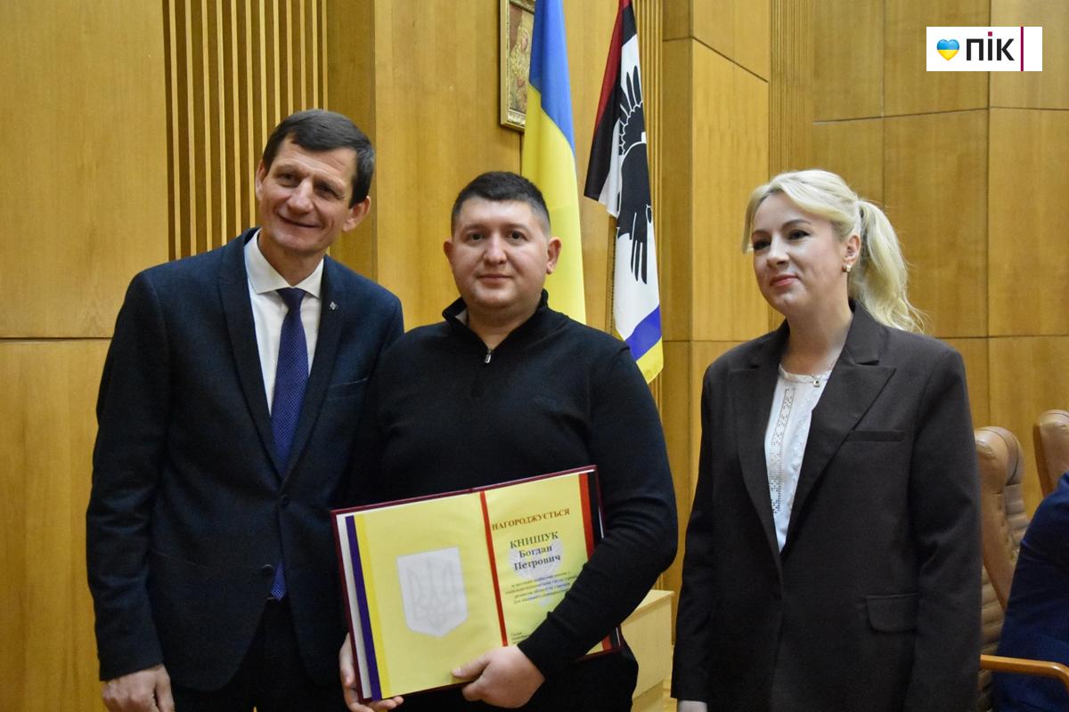 На сесії Франківської облради урочисто відзначили військових, волонтерів та депутатів (ФОТОРЕПОРТАЖ) 26 DSC 0697