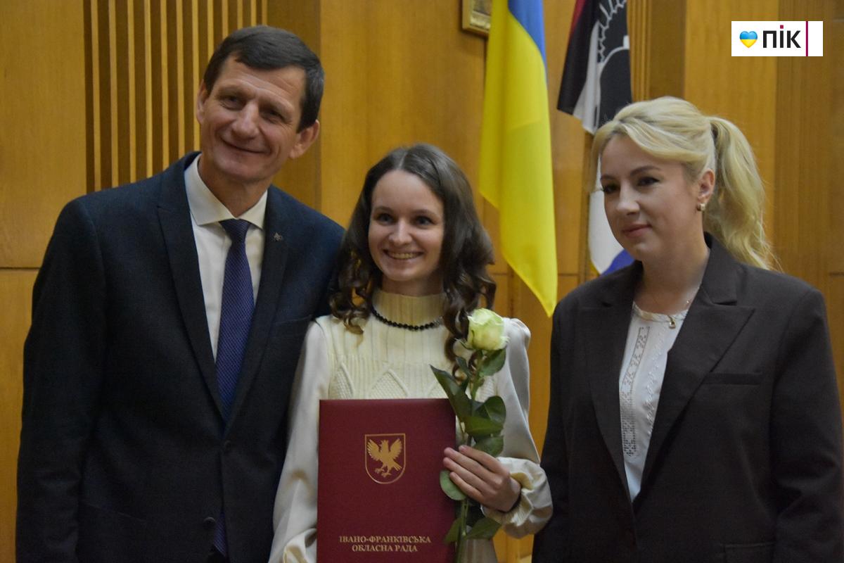 На сесії Франківської облради урочисто відзначили військових, волонтерів та депутатів (ФОТОРЕПОРТАЖ) 29 DSC 0711