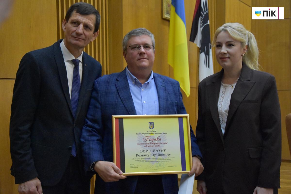 На сесії Франківської облради урочисто відзначили військових, волонтерів та депутатів (ФОТОРЕПОРТАЖ) 34 DSC 0719