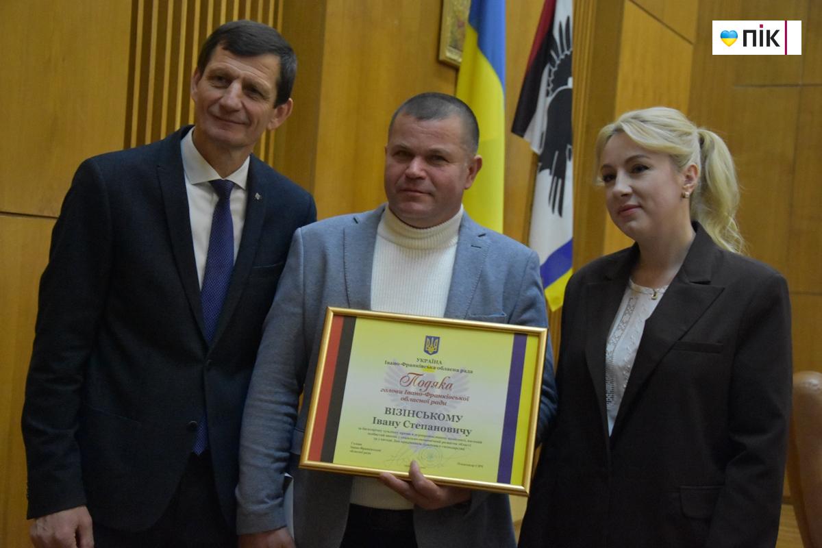 На сесії Франківської облради урочисто відзначили військових, волонтерів та депутатів (ФОТОРЕПОРТАЖ) 31 DSC 0723