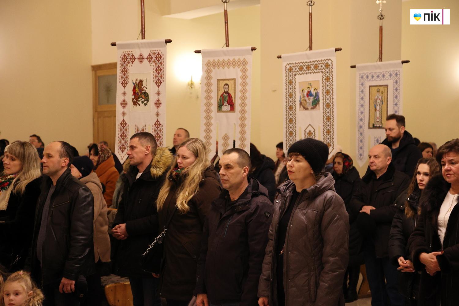 Люди Прикарпаття: навечір'я Різдва Христового у Франківську (ФОТО) 6 IMG 6000 resize