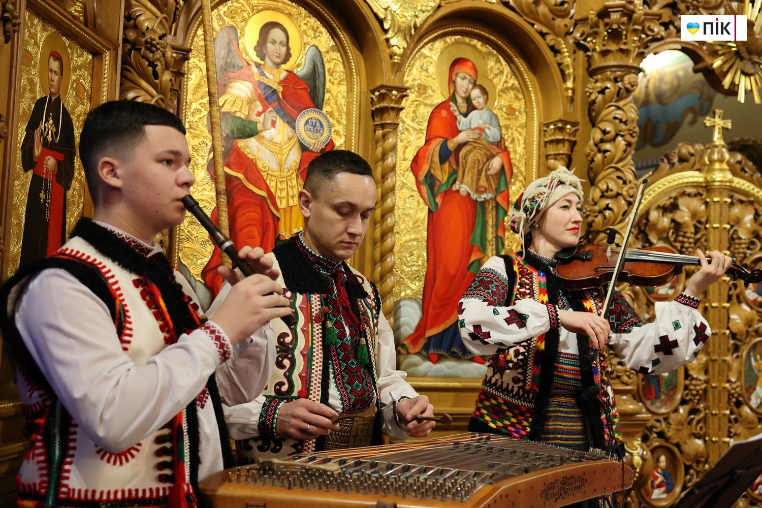 Люди Прикарпаття: на відкритті фестивалю "Коляда на Майзлях" (ФОТО) 16 IMG 6437 resize