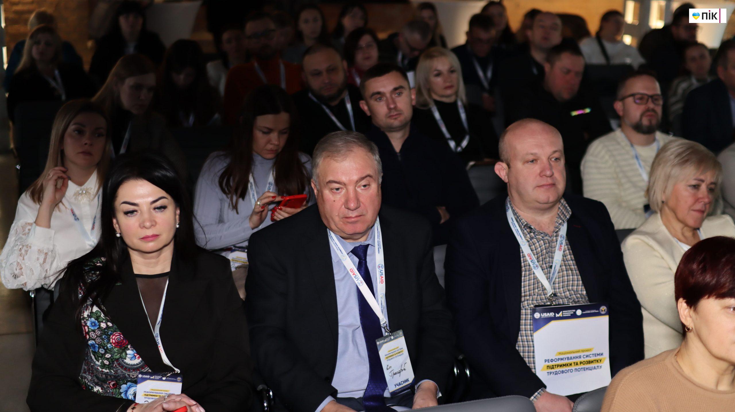 Як бізнесу знайти працівників: на Прикарпатті відбувся регіональний форум (ФОТО) 16 IMG 6972 2 scaled