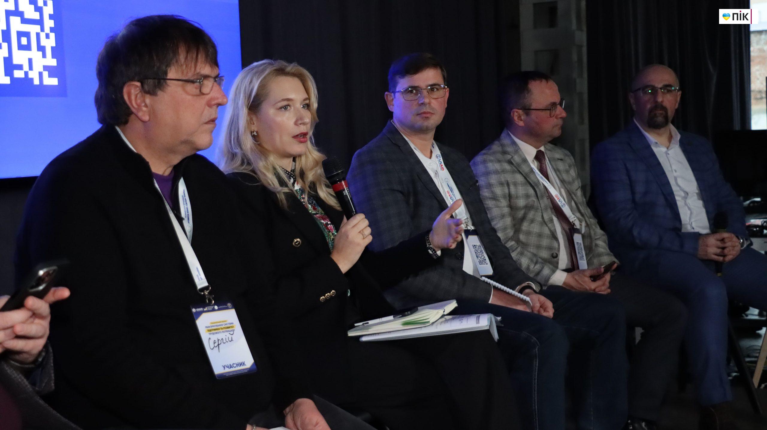 Як бізнесу знайти працівників: на Прикарпатті відбувся регіональний форум (ФОТО) 14 IMG 7315 2 scaled