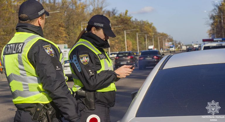 У Городенці водій, який в'їхав у припарковане авто відбувся усним зауваженням 8 У Городенці водій, який в'їхав у припарковане авто відбувся усним зауваженням