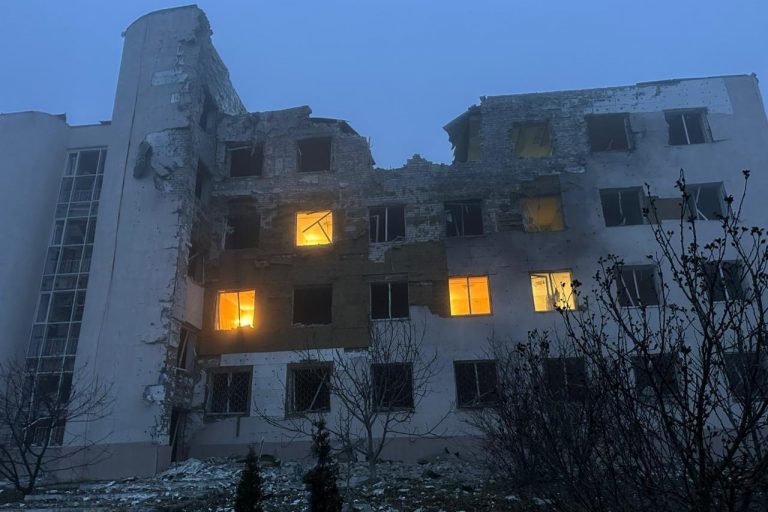 окупанти вдарили КАБами по онкодиспансеру у Херсоні: є значні руйнування (ФОТО) 12 photo 2024 12 21 09 44 44