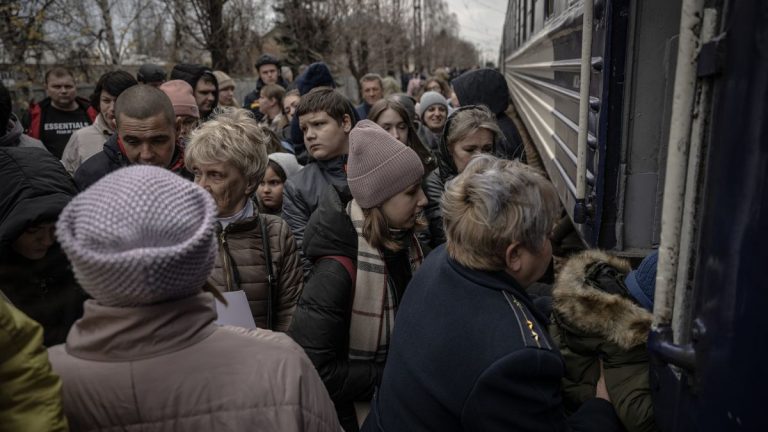 Стало відомо, скільки жителів Донеччини за тиждень евакуювалися на Прикарпаття 5 poyizd pokrovsk donechchina gettyimages 1781630530 a147c5c2d2eacdc324cbbbbfa4791fbd 1200x675