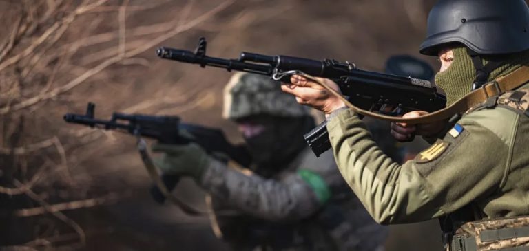 Повернемо Крим влітку: чиї популярні прогнози щодо війни не справдилися
