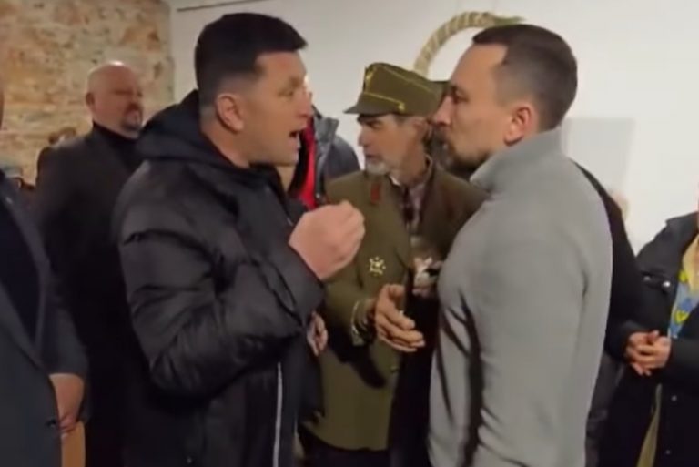 Скандал у Коломиї: екссекретар міськради публічно образив військового (ВІДЕО) 2 2 19 768x108711111 1