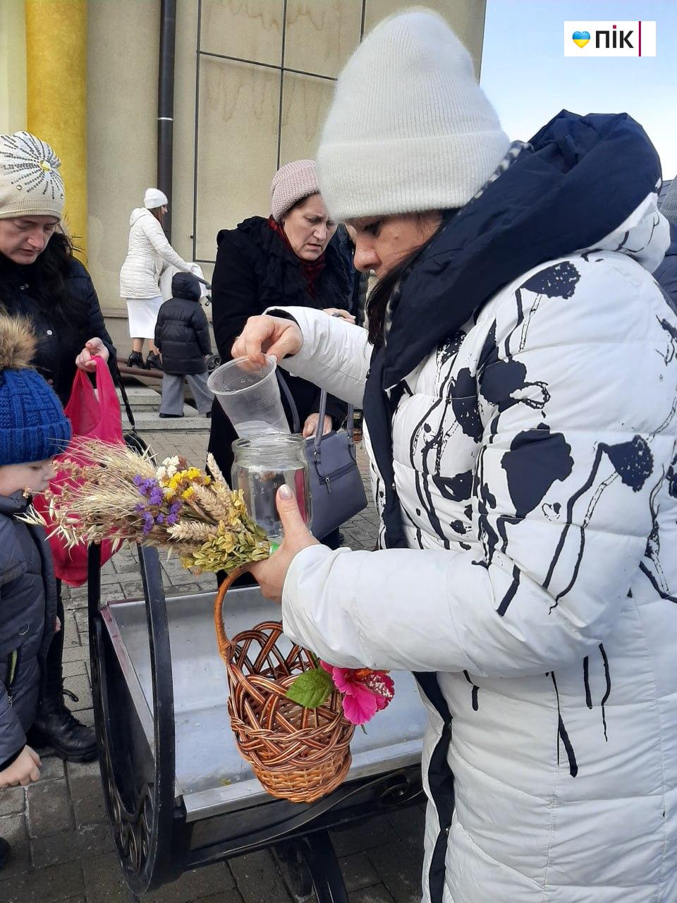 "Люди Прикарпаття": на водосвятті під час Навечір’я Хрещення Господнього (ФОТО) 22 23
